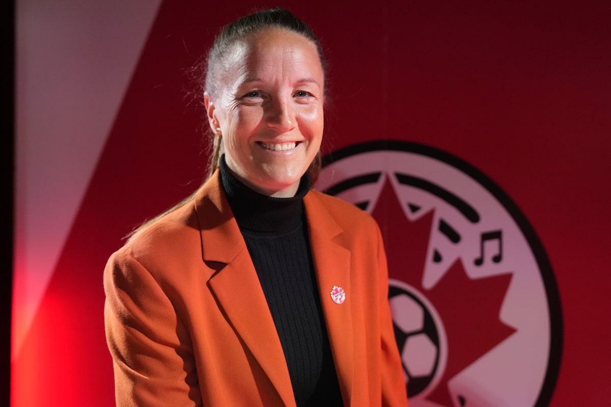 L'équipe de football féminine canadienne `` Turn a une nouvelle feuille '' sous l'entraîneur Casey Stoney