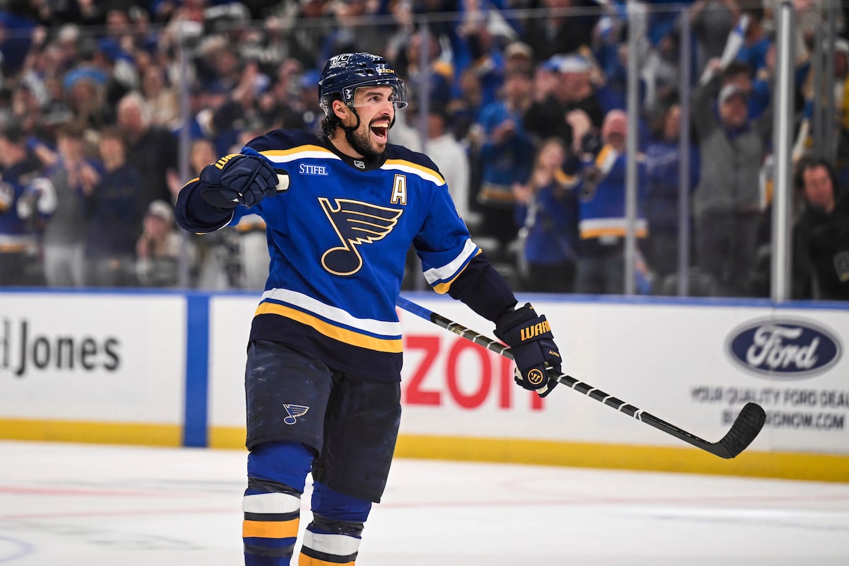 Les Blues marquent trois buts de 2e période pour battre les Jets 5-1 et TIE Série 2-2