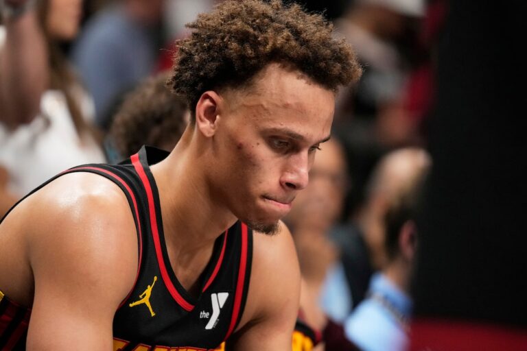 Les Hawks font la promotion de la vente du Canada pour remplacer les champs Landry licenciés en tant que directeur général