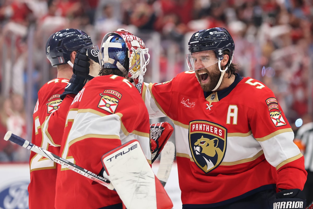 Les Panthers efface le déficit avec deux buts en 11 secondes, battez Lightning 4-2 pour prendre les avances de la série 3-1
