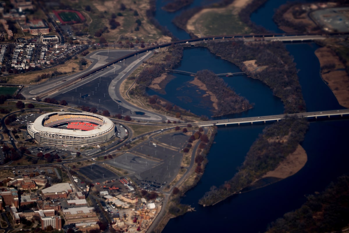 Les commandants et Washington acceptent un accord à construire sur le site du stade RFK