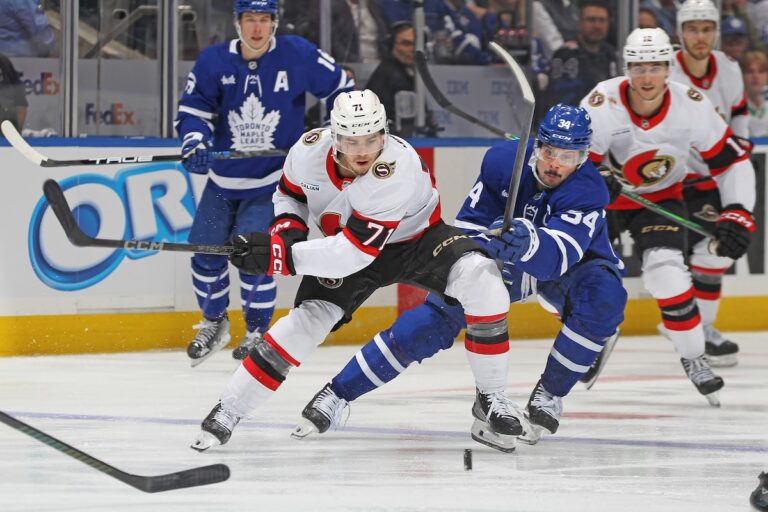 Les sénateurs regardant le côté lumineux après la perte du match 2 contre Maple Leafs