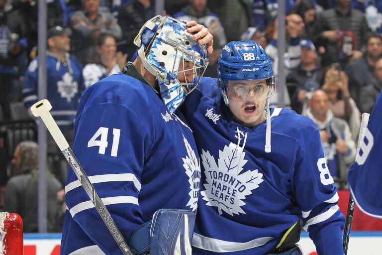 Maple Leafs Jackets bleus vierges 5-0 avec Nylander, Robertson marquant deux chacun