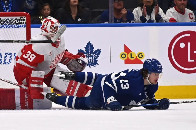 Maple Leafs à destination des séries éliminatoires a battu les Red Wings 4-3 en OT en finale de saison régulière
