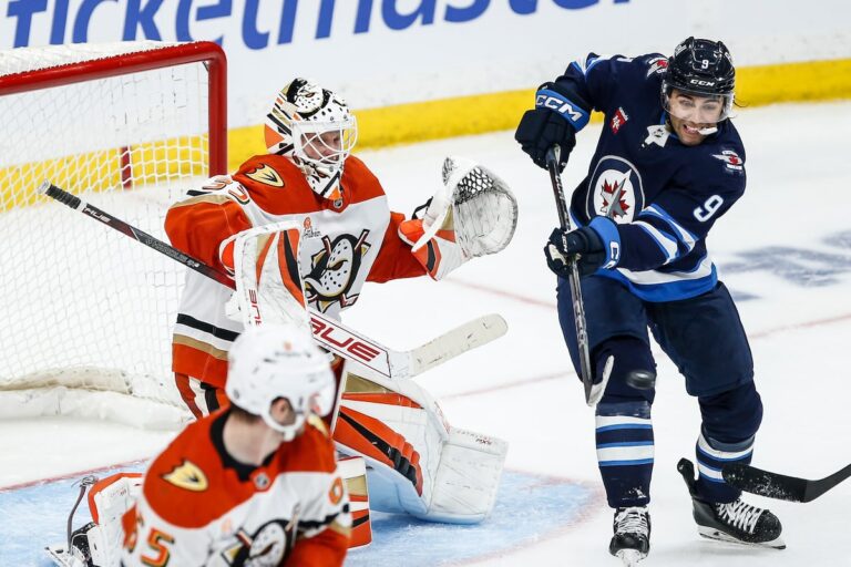 Mark Scheifele obtient un gagnant en prolongation pour donner à Jets 2-1 victoire sur Ducks