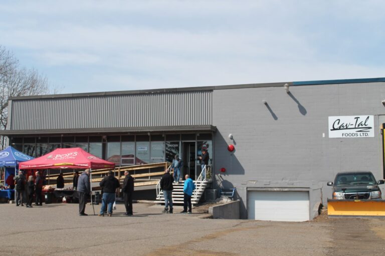 Marten Falls Première nation célèbre l'ouverture des sociétés alimentaires de Thunder Bay