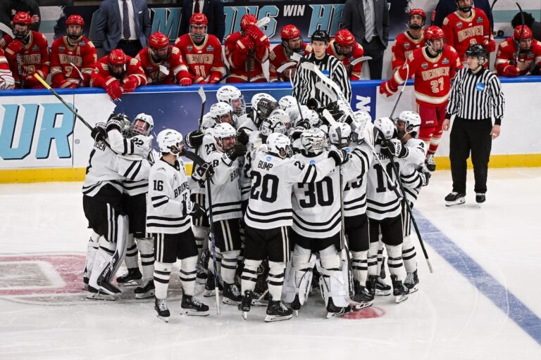 Michaels soulève l'ouest du Michigan à 3-2 en double victoire sur Frozen Four contre le champion en titre Denver