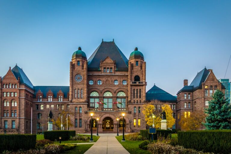 Ontario pour désigner Ring of Fire une région d'importance stratégique