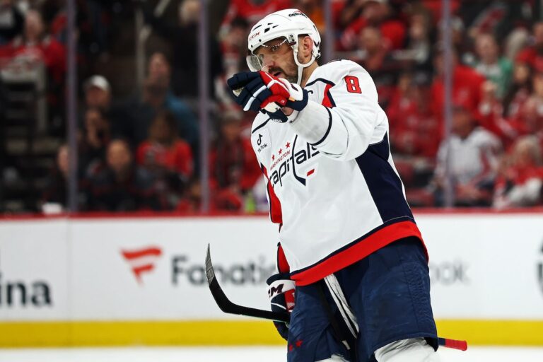 Ovechkin se déplace dans les deux buts du record de Gretzky dans la LNH alors que les capitales tombent aux ouragans 5-1