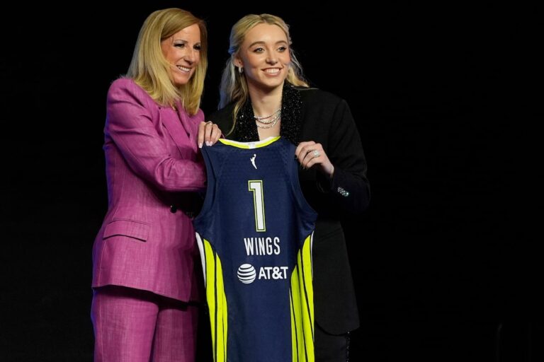 Paige Bueckers est le choix n ° 1 dans le repêchage de la WNBA, allant aux Wings de Dallas
