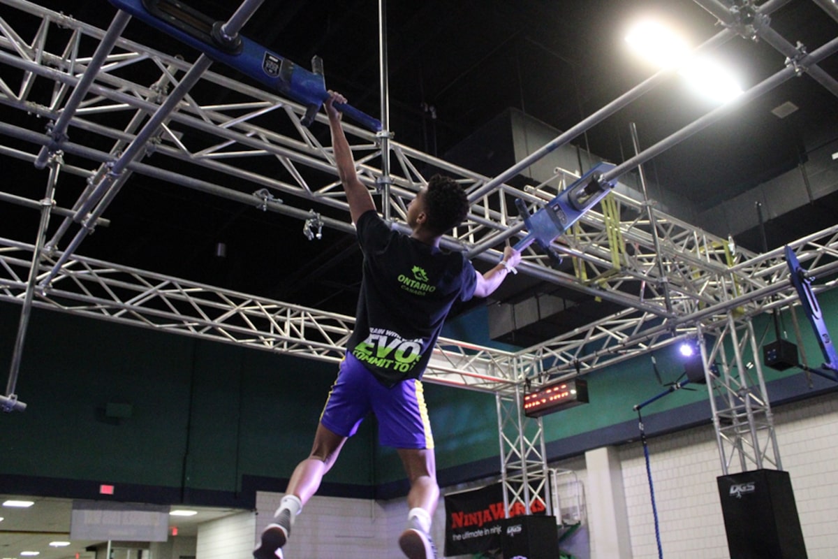 Pour les athlètes de ce sport montant, les barbelés et les hauts murs ne sont pas un obstacle