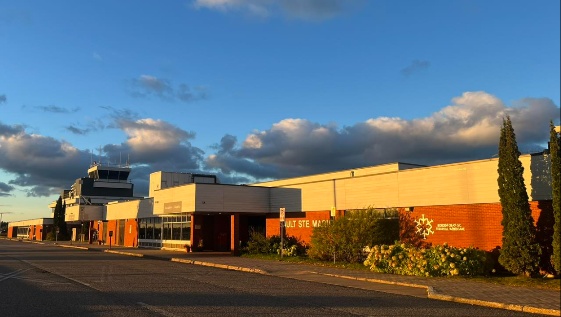 Province parachutes 3 millions de dollars à l'aéroport de Sault et aux affaires locales