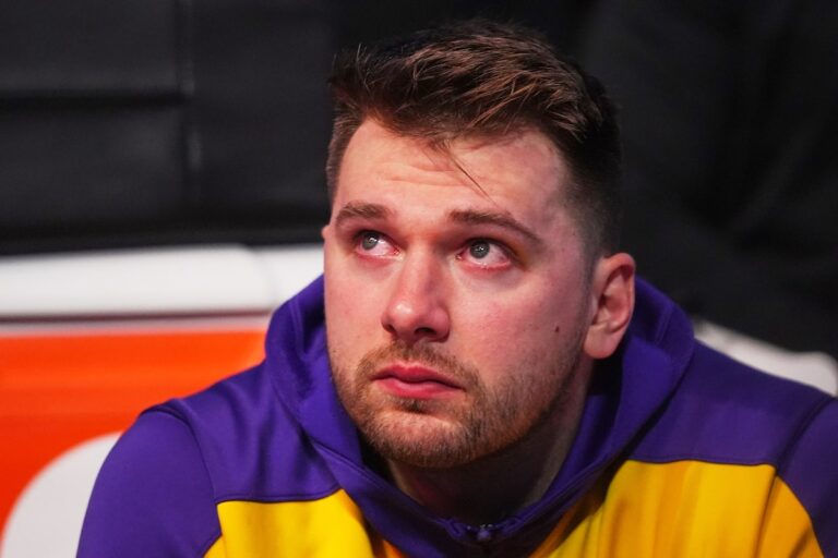 Retour émotionnel pour les fans de Luka Doncic et Mavericks lors de son premier match à Dallas depuis le commerce avec les Lakers