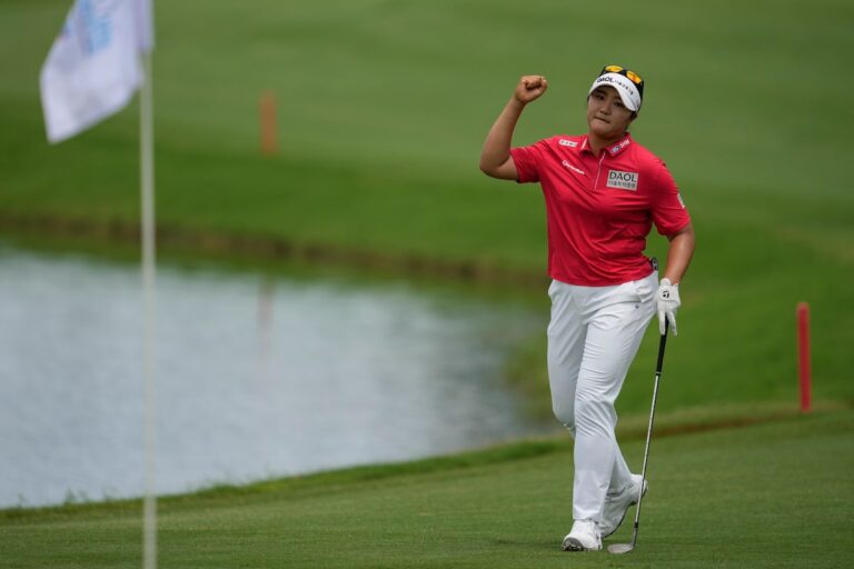 Ryu, Saigo partage l'avance de troisième ronde dans le championnat Chevron