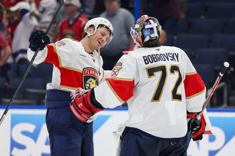 Schmidt marque à nouveau, Bobrovsky a 19 arrêts alors que les Panthers battent la foudre 2-0