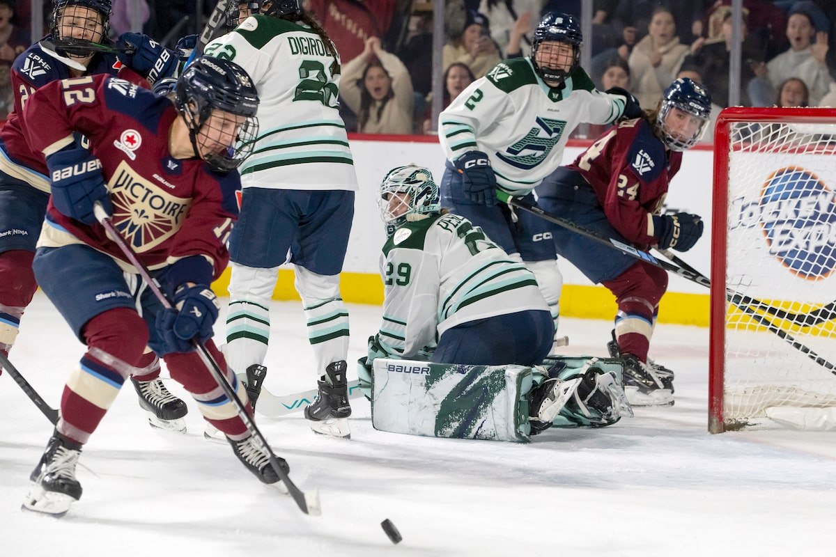 Stacey marque en OT alors que Victoire a battu Fleet 3-2 après avoir soufflé deux buts d'avance
