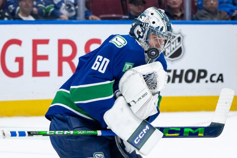 Tanytops de Tolopilo Canucks pour gagner dans les débuts de la LNH