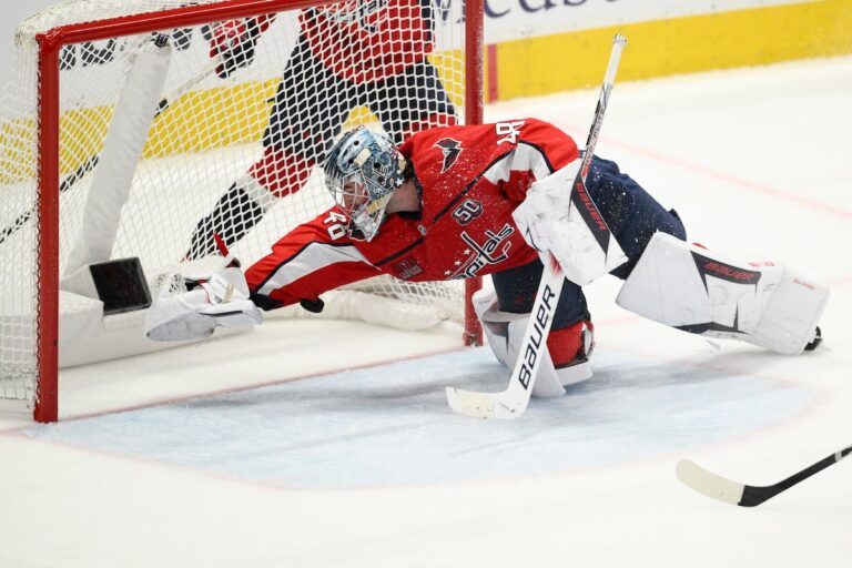 Thompson éblouit tard alors que les Capitals battaient les Canadiens dans le match 2 pour prendre une avance de 2-0