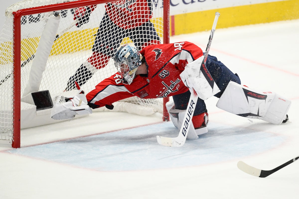 Thompson éblouit tard alors que les Capitals battaient les Canadiens dans le match 2 pour prendre une avance de 2-0