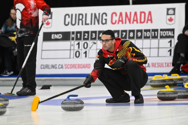 Un nombre croissant de Canadiens sont balayés pour découvrir le curling