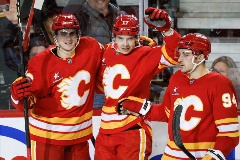 Yegor Sharangovich obtient deux fois des flammes qui gardent les espoirs des séries éliminatoires avec une victoire de 5-2 contre les Sharks