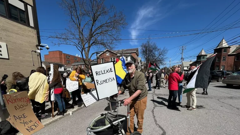 Le juge du Vermont ordonne aux fédéraux de libérer l'étudiant Tufts