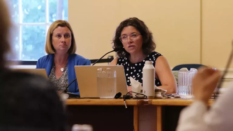 Burlington licencie 18 travailleurs de la ville pour aider à combler l'écart budgétaire