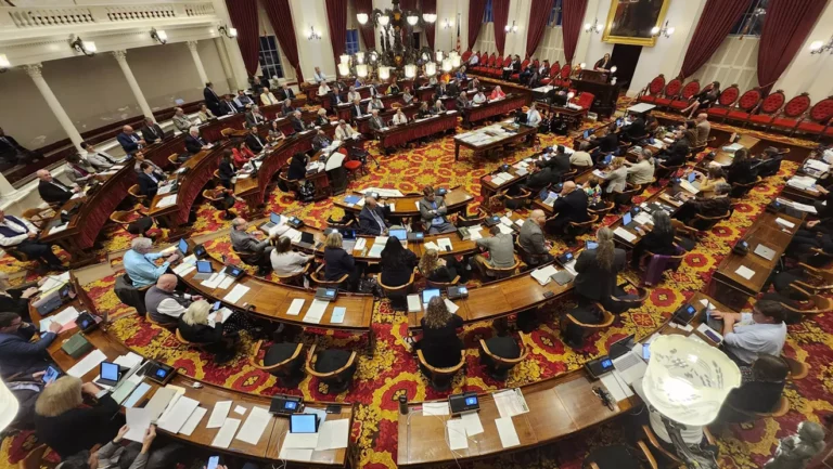 Les législateurs du Vermont envoient un budget de 9 milliards de dollars au gouverneur Scott