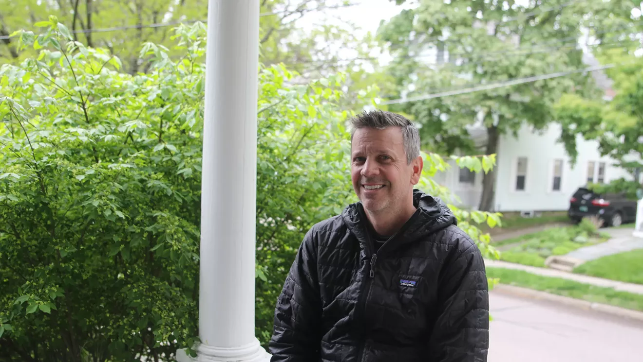 Burlington Man crédité de Saving Woman de Burning Condo