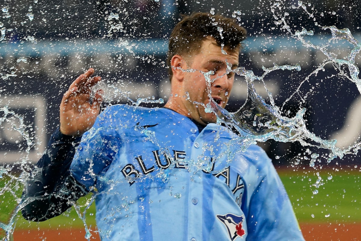 Blue Jays Belt Four Homers en 12-0 Rout d'athlétisme