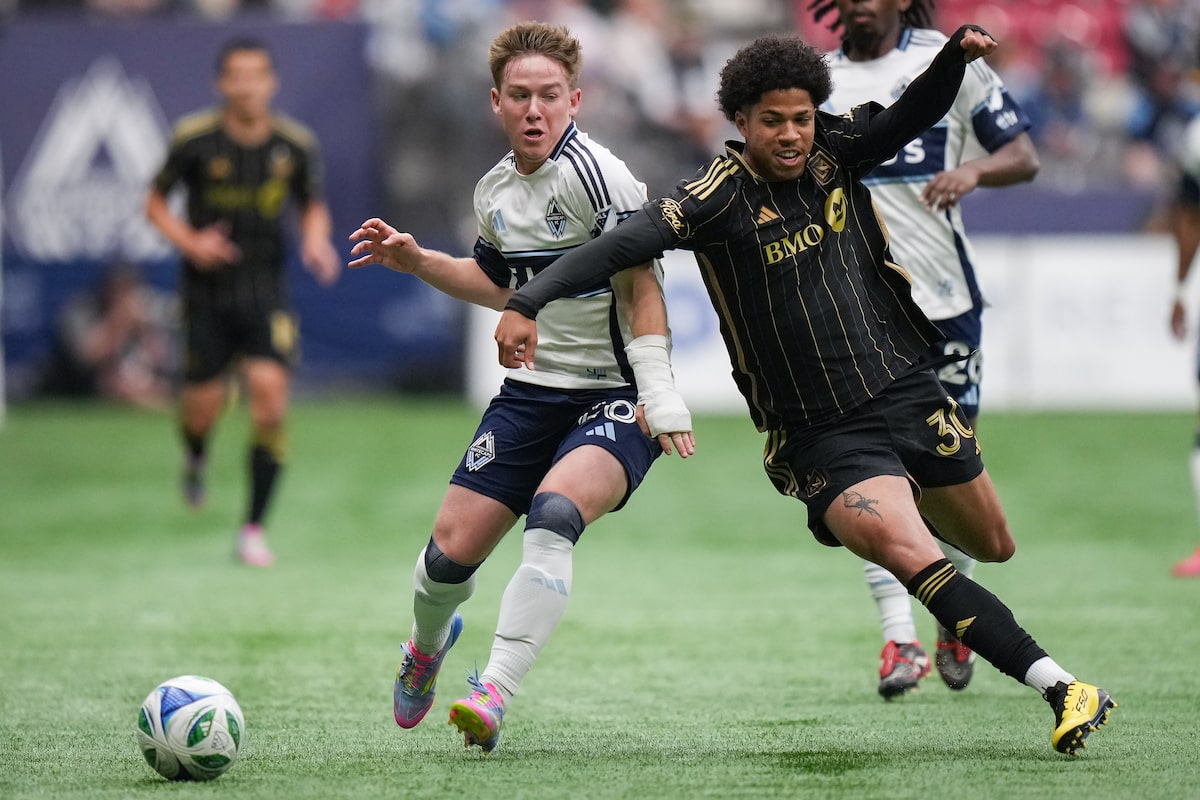 Brian White marque deux fois plus que les Whitecaps se réunissent de deux vers le bas pour égaliser LAFC 2-2