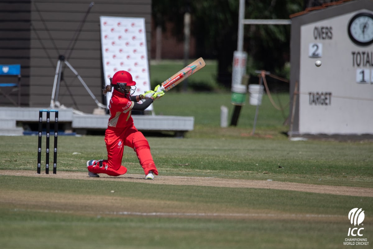 Canada International Achini Perera emmène dans la rue pour le cricket pour conquérir le cancer
