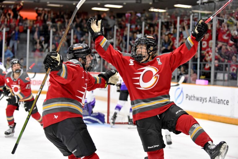 Clark obtient un vainqueur de Barge Edge Frost 2-1 dans l'ouverture finale de la série