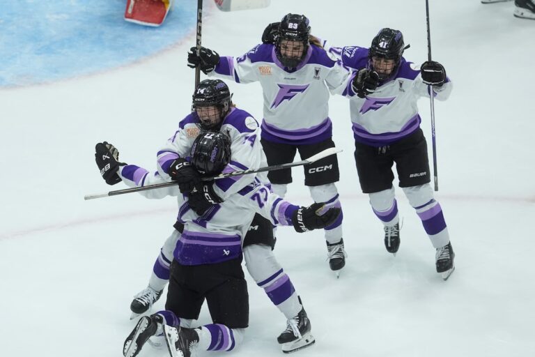 Curl-Salemme marque le but de l'attache, le vainqueur de Frost même PWHL Final contre Charge