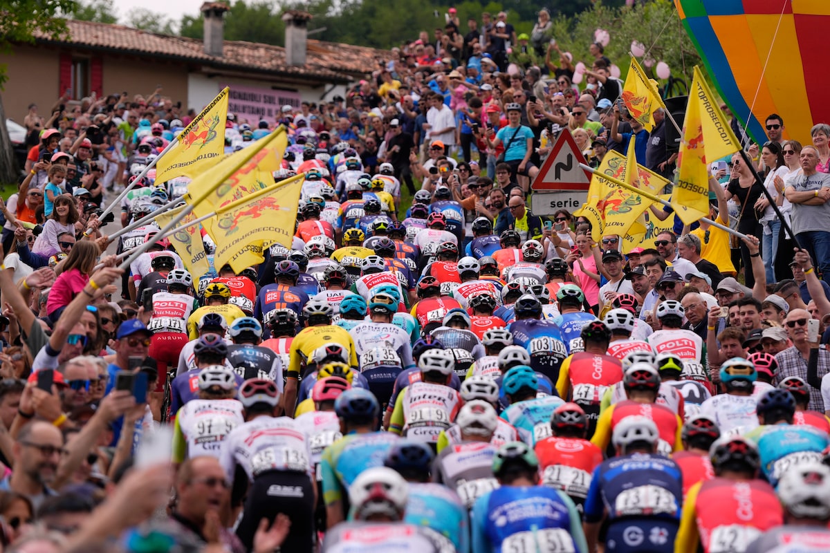 Dans les coulisses du Giro d'Italia, la vie est un cycle exténuant de nutrition et de compétition