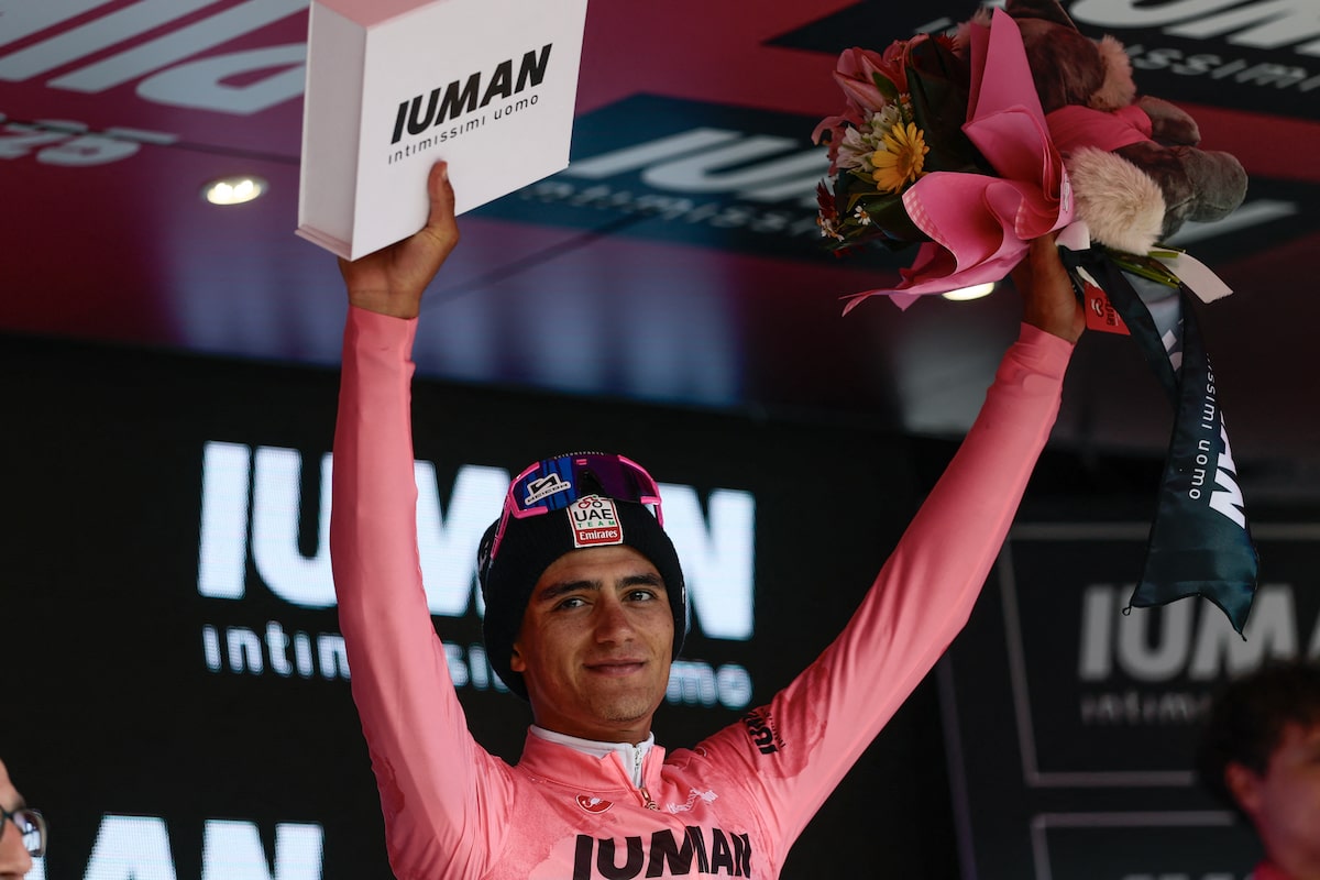 Del Toro du Mexique conserve à peine Giro en 16e étape après les attaques de Carapaz