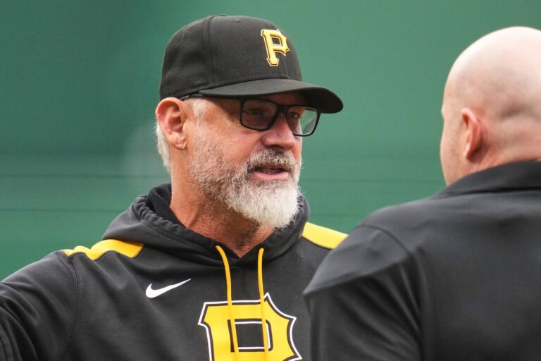 Derek Shelton savait qu'il était temps de gagner. Les Pirates ne l'ont pas fait, et maintenant le manager est sans emploi