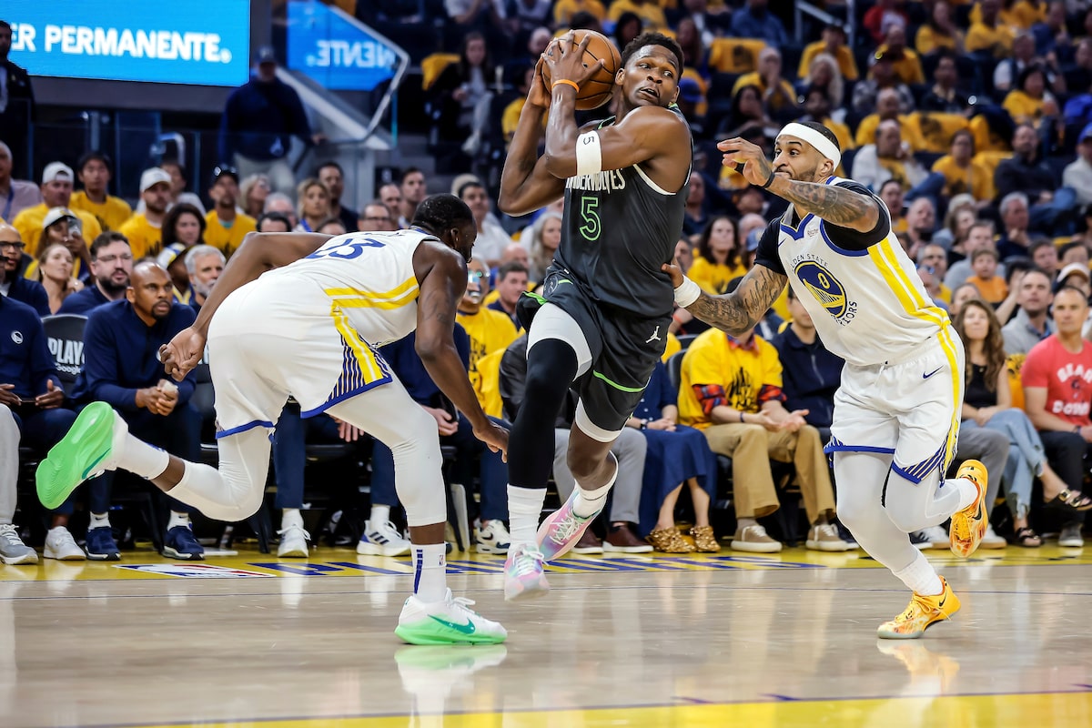 Edwards, Randle Lead Timberwolves Past Warriors 102-97 pour 2-1 avance en série de séries éliminatoires au deuxième tour