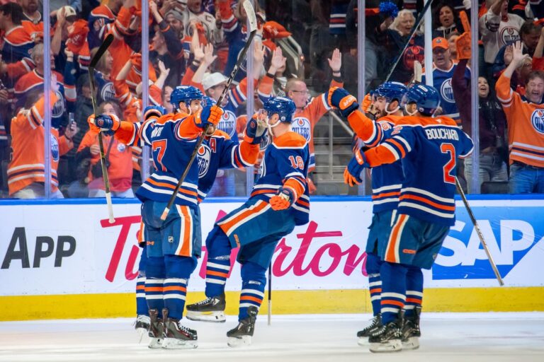 Encouragez-vous (soudain) les Oilers pour ramener la Coupe Stanley au Canada? Dites-nous vos pensées