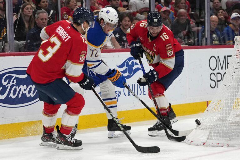 Florida Barkov, Reinhart et Tampa Bay Cirelli nommé finalistes du trophée Selke