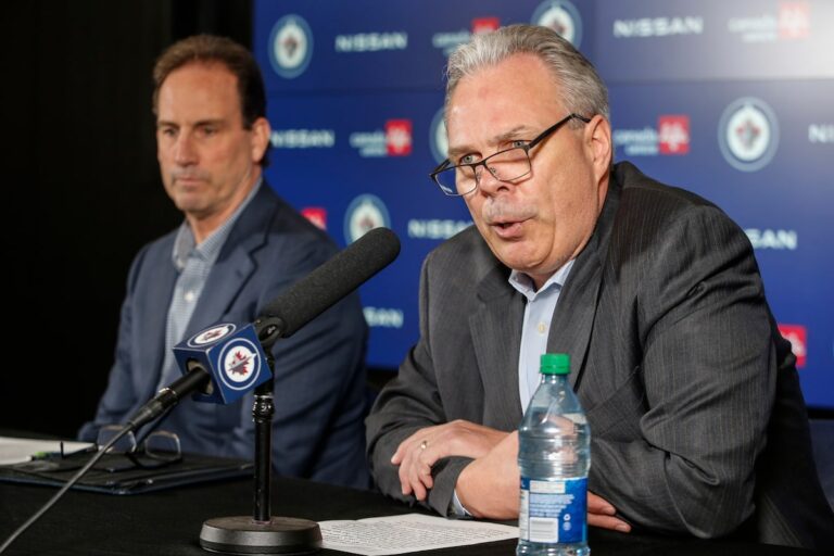 Kevin Cheveldayoff des Jets parmi trois finalistes pour le prix GM de l'année de la LNH
