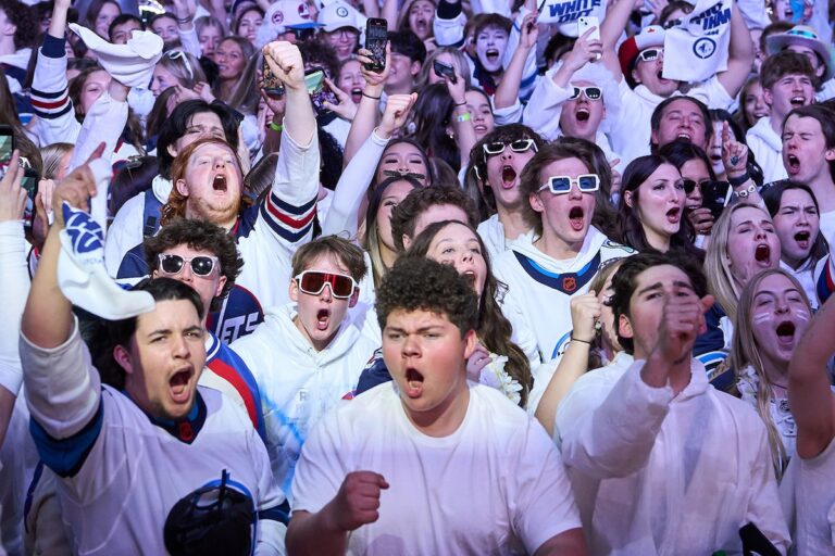 La fièvre de la Coupe Stanley à Winnipeg a des fans de Jets tirés pour Whitedout