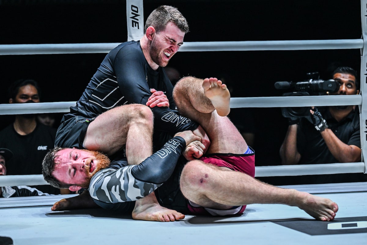 Le Canadien Dante Leon s'en va après la soumission du titre mondial de grappling à Bangkok