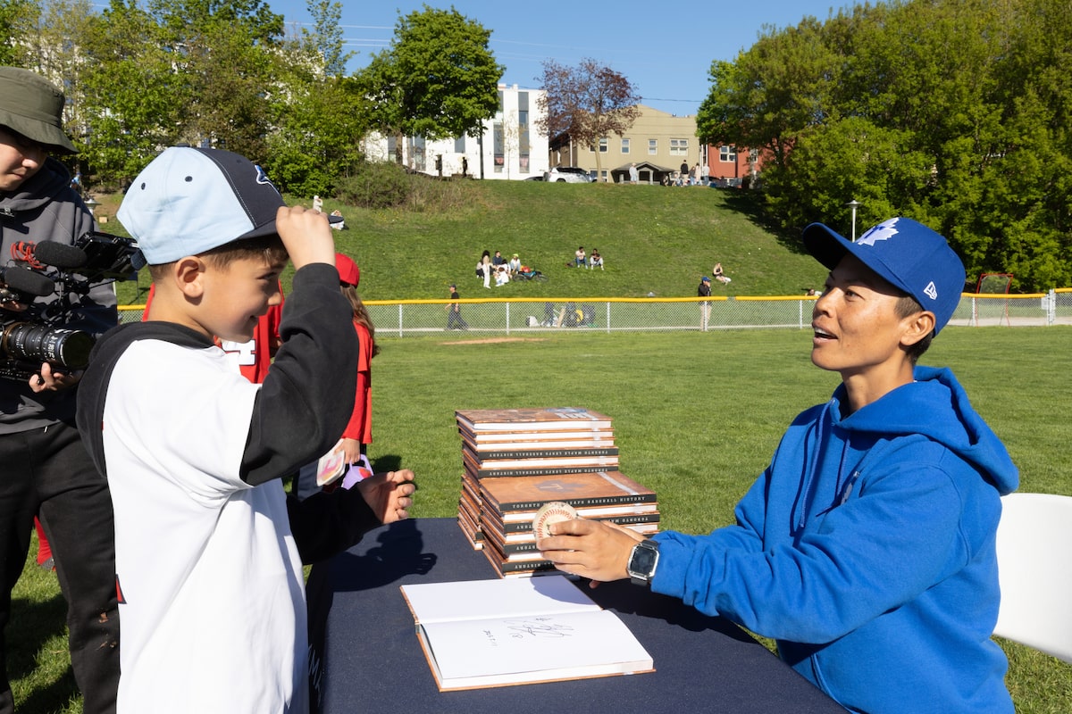 Le champion de baseball féminin Ayami Sato joue dans Maple Leafs Ibl Début