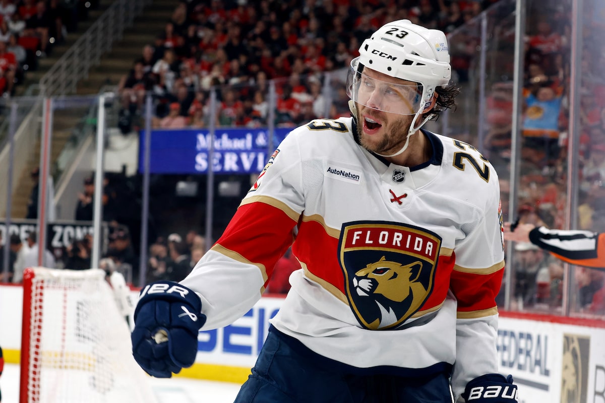 Le champion en titre de la Coupe Stanley Florida Panthers a battu Carolina Hurricanes 5-2 dans l'est de l'Eastern Final.