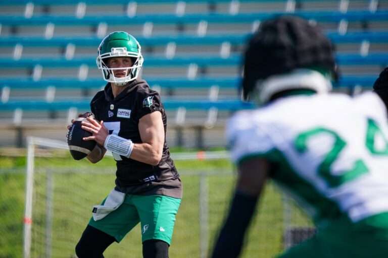 Le quart-arrière Trevor Harris dit que les Roughriders motivés par la fraternité, pas la vengeance