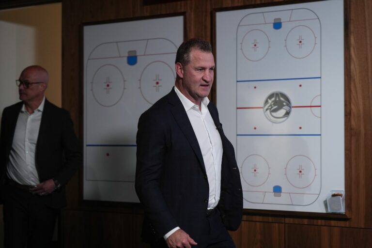 L'entraîneur des New Canucks Adam Foote espère que le dépassement peut aider à stimuler le score