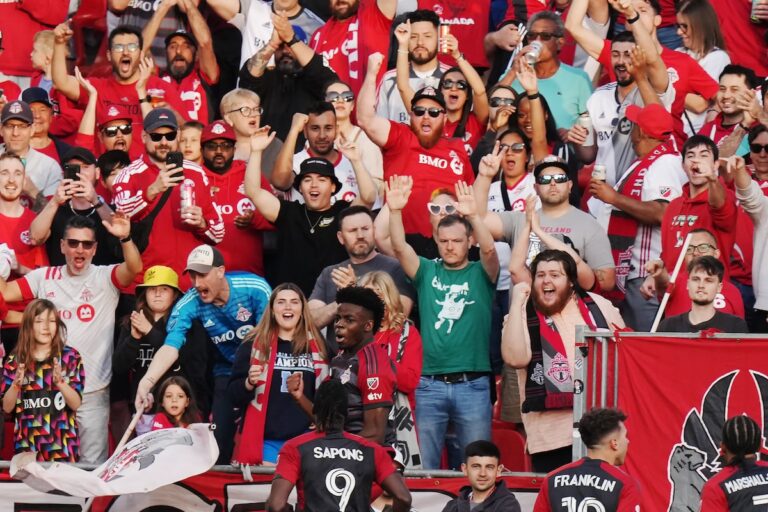 L'entraîneur du Toronto FC comprend les troubles des fans mais dit que Club travaille dur pour réparer les choses