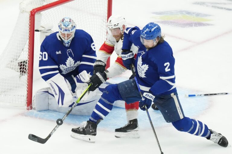 Les Maple Leafs générateurs de la douleur livrent à nouveau catégoriquement dans le jeu 7