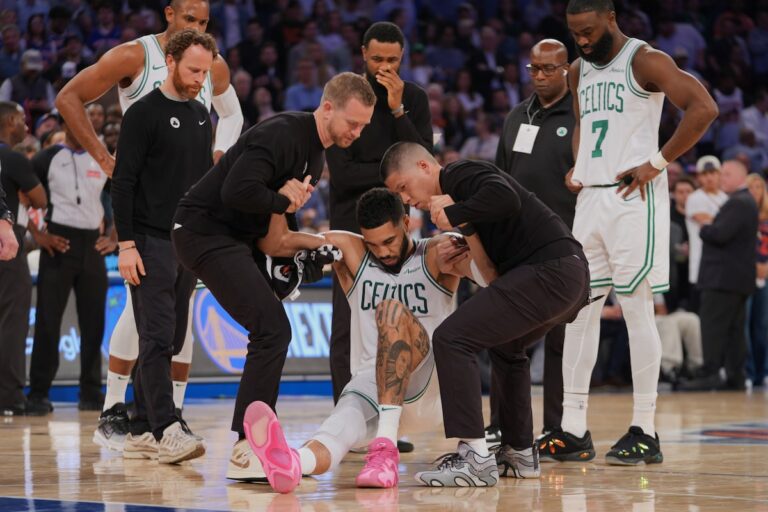 Les blessures deviennent l'histoire des éliminatoires de la NBA. Et même les stars du jeu ne sont pas en sécurité